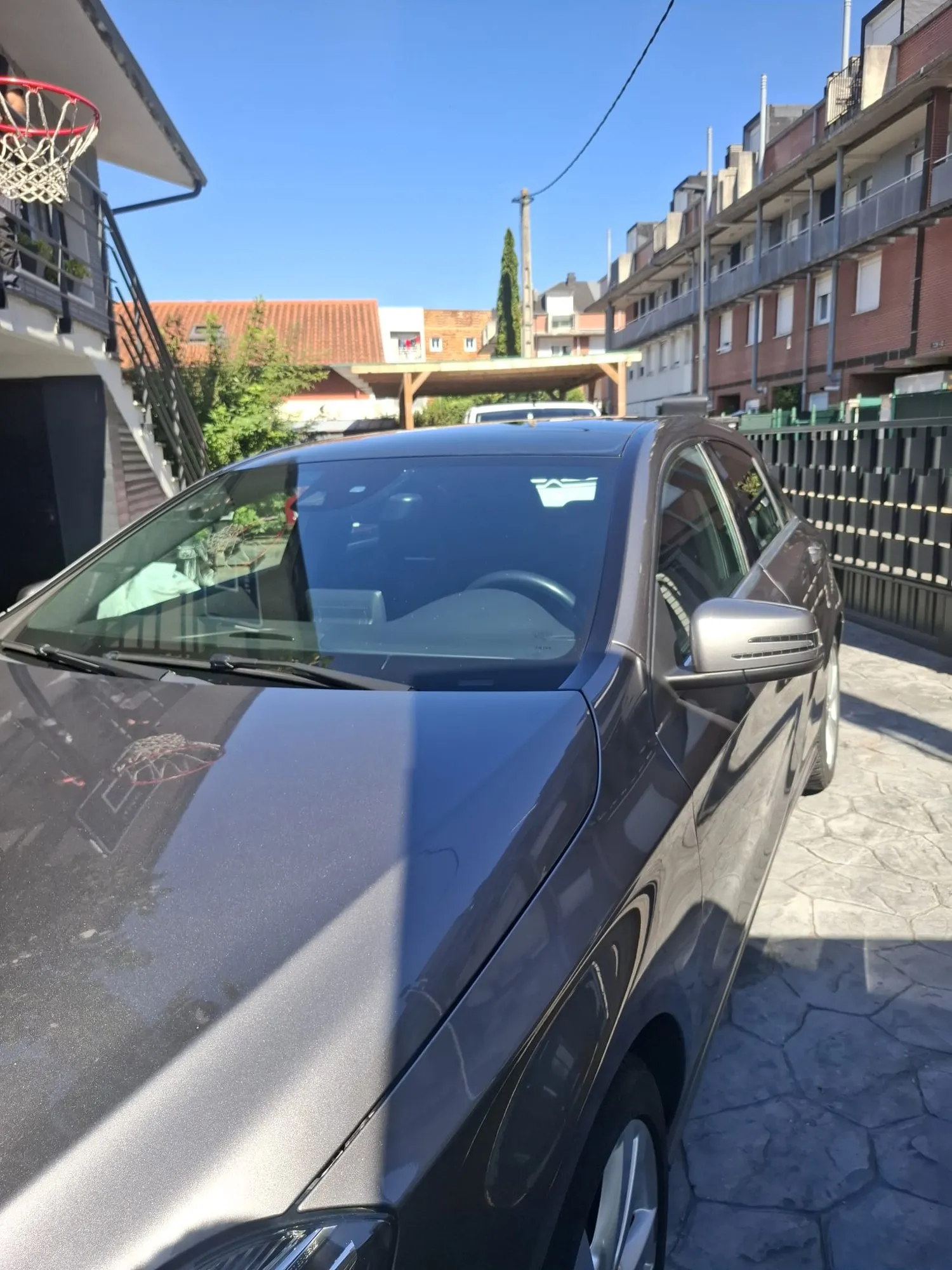 Mercedes-Benz gris