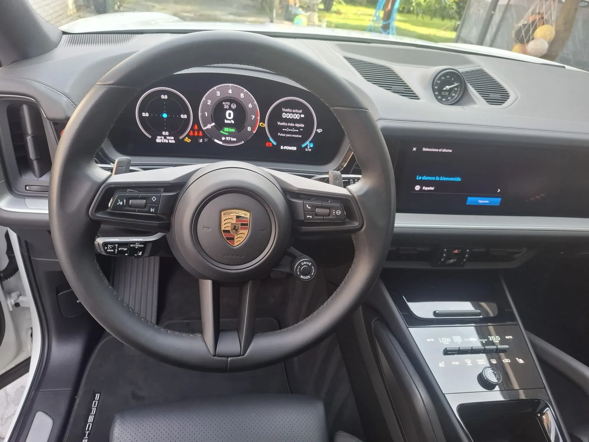 Volante y cuadro de instrumentos de un Porsche